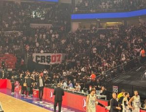 Fenerbahçe Beko-Beşiktaş GAİN maçında hakemler soyunma odasına gitti