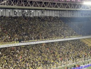 Fenerbahçe tribünlerinde Ali Koç istifa sesleri!