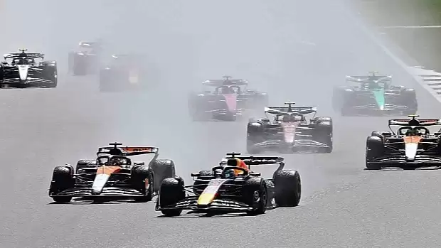 McLaren gövde gösterisi yaptı! Spa’da çifte zafer, podyumda duble!