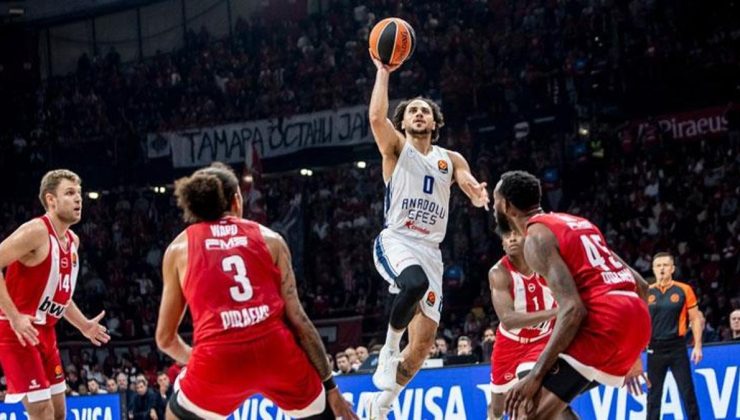 Anadolu Efes’ten Pire’de enfes galibiyet! Olympiakos – Anadolu Efes maç sonucu 78-82