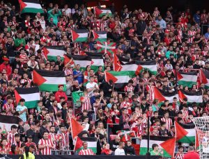 Athletic Club Bilbao taraftarları Filistin’i unutmadı!