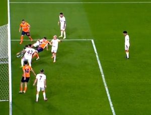 Başakşehir-Galatasaray maçında gol VAR kararı ile iptal edildi!