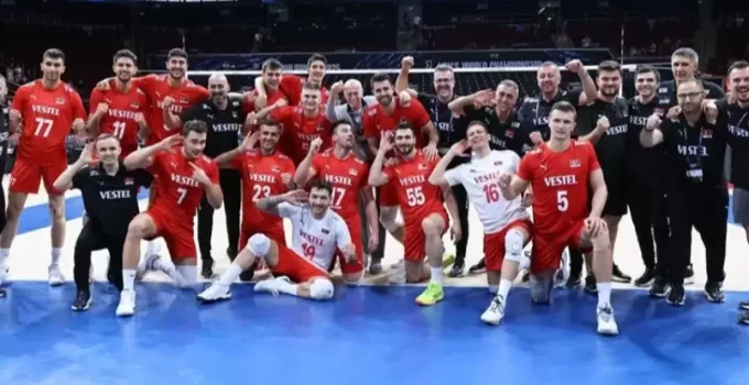 CANLI | Türkiye – Polonya… Filenin Efeleri yarı final için parkede!