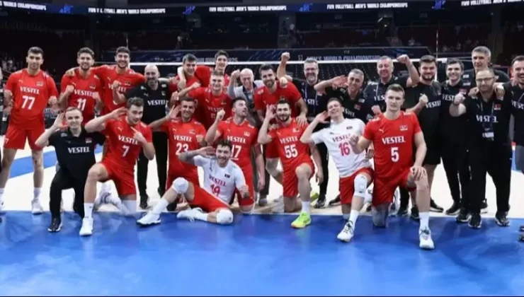 CANLI | Türkiye – Polonya… Filenin Efeleri yarı final için parkede!