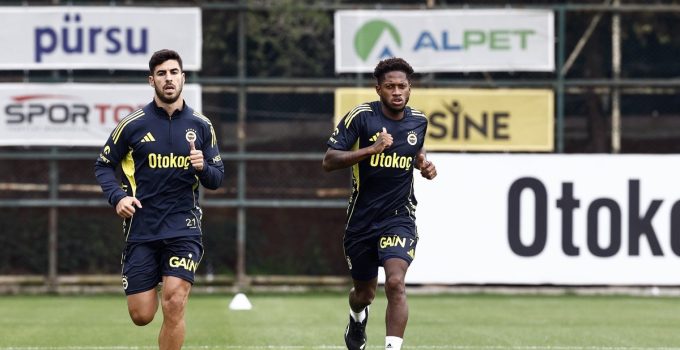 Fenerbahçe, günü çift idmanla tamamladı