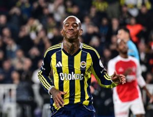 Fenerbahçe tribünlerinden Talisca’ya penaltı tepkisi!