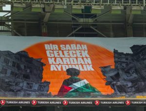 RAMS Başakşehir tribünlerinden Galatasaray maçında Filistin’e destek koreografisi!