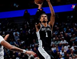 San Antonio Spurs sezona farklı galibiyetle başladı