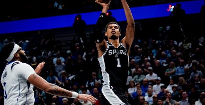 San Antonio Spurs sezona farklı galibiyetle başladı