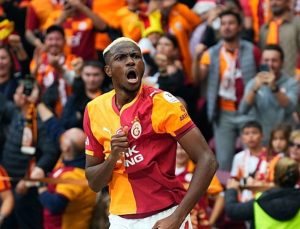Victor Osimhen, Okan Buruk’u yakaladı