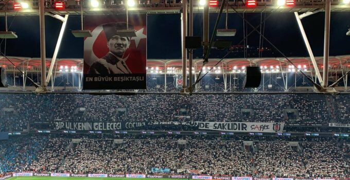 Beşiktaş taraftarları Filistin’i unutmadı