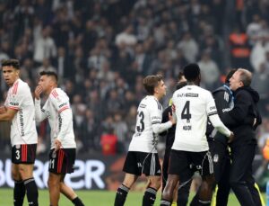 Derbide bir kırmızı kart daha! Sergen Yalçın…