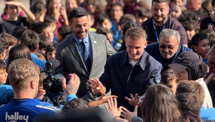 Fenerbahçeli Kerem Aktürkoğlu ilkokul öğrencisi Aras Şamlı’nın başkanlık vaadini yerine getirdi!