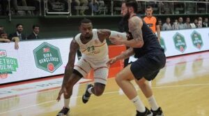 Banvit, Fenerbahçe Beko'yu Şaşkına Çeviren Zaferle Devirdi!