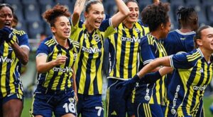 Fenerbahçe Kadın Takımı, Derbide Galatasaray'ı Geçerek Liderliği Ele Geçirdi!