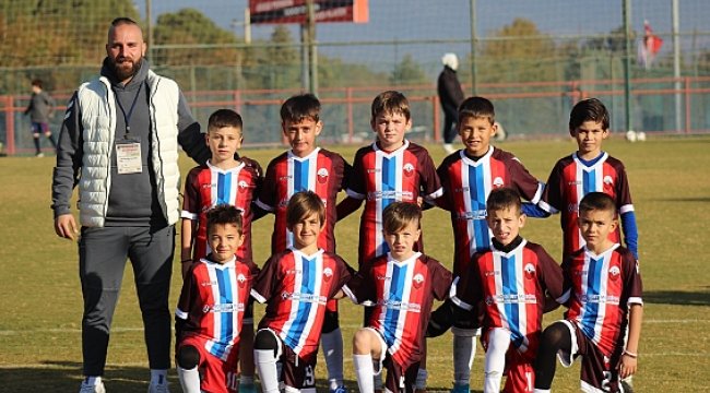 Genç Yetenekler Kuşadası'nda Parlak Performans Sergiledi: 54 FK'dan Tarihi Başarı