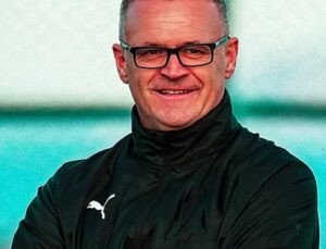 Sakaryaspor’un Yeniden Doğuşu: İrfan Buz Görevde!