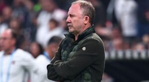 Kadro Dışı Kalan İki Futbolcu: Beşiktaş'tan Veda Süreci Başladı!