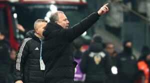 Beşiktaş'tan Tarihi Zafer: 4-0'lık Galibiyetin Ardından Sergen Yalçın'dan Çarpıcı Açıklamalar!