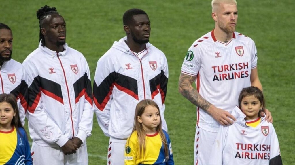 Hollandalı Futbolcu Van Drongelen'den Duygulandıran Jest: Çocuk Taraftara Sıcak Dokunuş