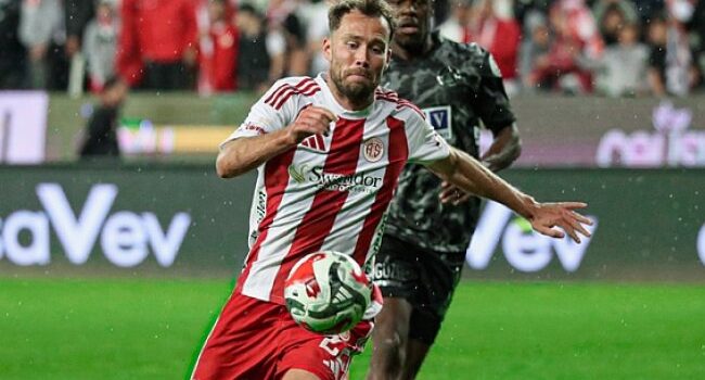 Antalyaspor’un Süper Lig’e Veda Etmesi: Dramatik Sonuçlar ve Düşme Hattındaki Gelişmeler