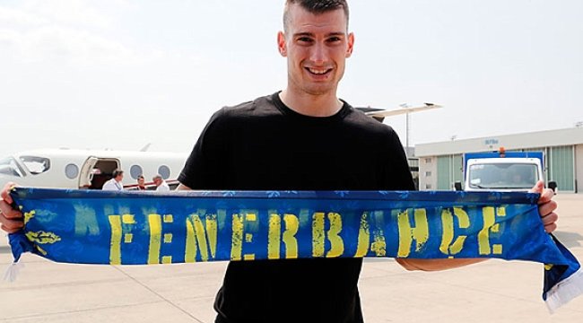 Fenerbahçe’den Şaşırtan Açıklama: Livaković Transferi Hakkında Gerçekler